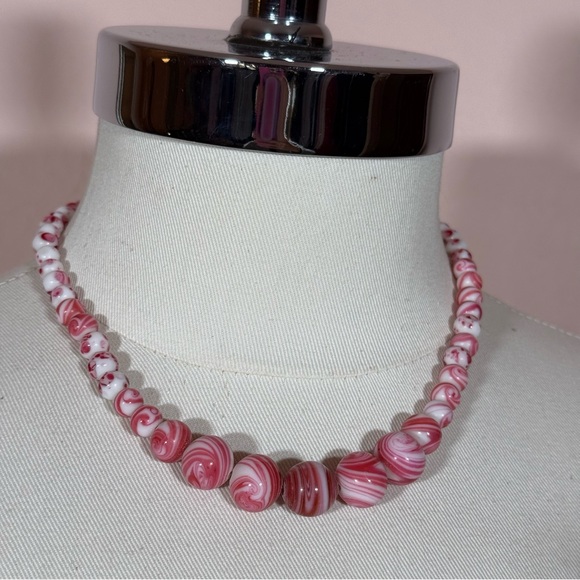 Art deco 1920’ 1940’s Pink White Swirl Polka dot Italian Glass Necklace - Picture 8 of 17